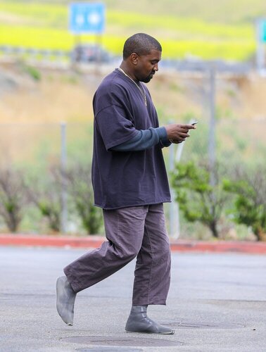 x17_kanye_west_shoe_sock_exc_042819_001%2520(2).jpg