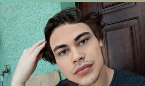 F82E4907 6613 4D76 B64F 8242CB585303