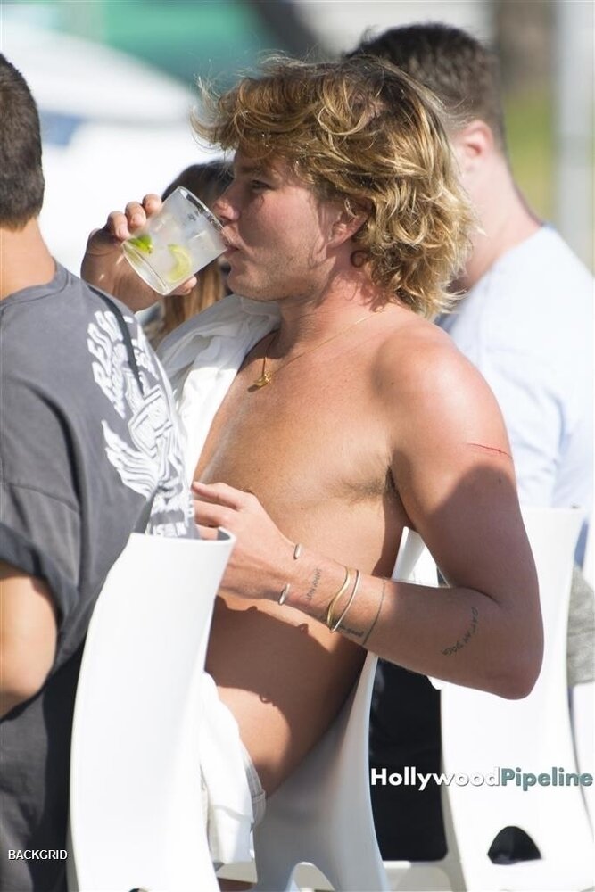 8FE5C6C2 6357 4E3A B9C3 5823749AD00C