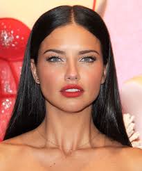 Adriana Lima | Waufen Joias e carreira da modelo mais famosa do Mundo