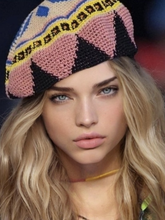 5B8EEBF3 8875 4D4D B1E1 17701E1F9F84