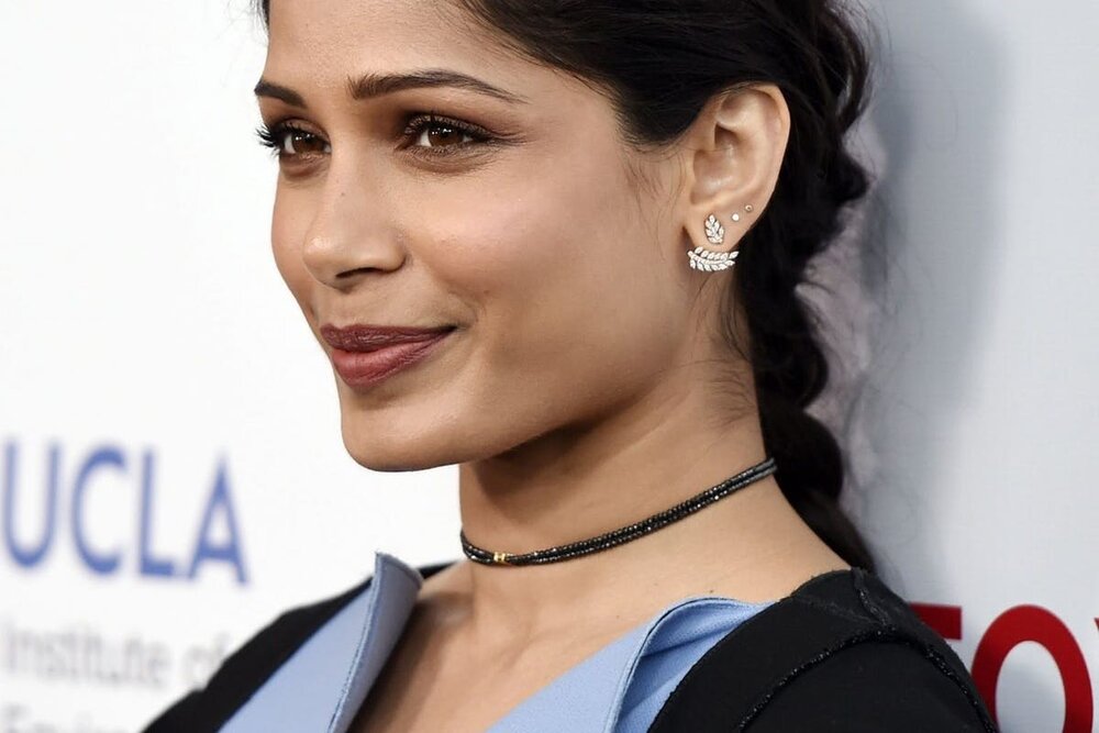 Freida Pinto 1576x1051