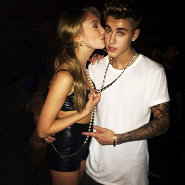 Justin bieber kissing girl ftr