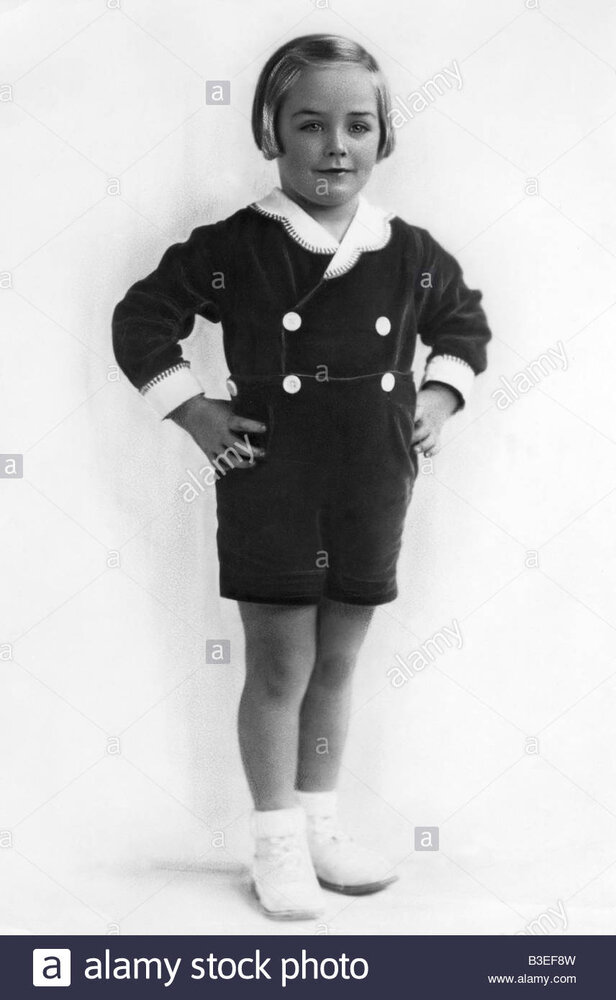 Delon alain 8111935 french actor full length as a child circa 1941 B3EF8W