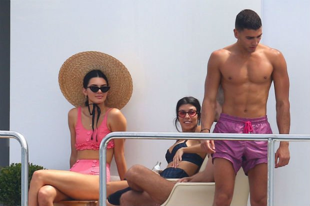 Kendall jenner kourtney kardashian younes bendjima 052317 1495560347