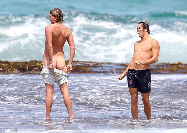 4905BA8B00000578 5383465 Bottoms up Jordan Barrett 21 was up to his old tricks when he hi a 97
