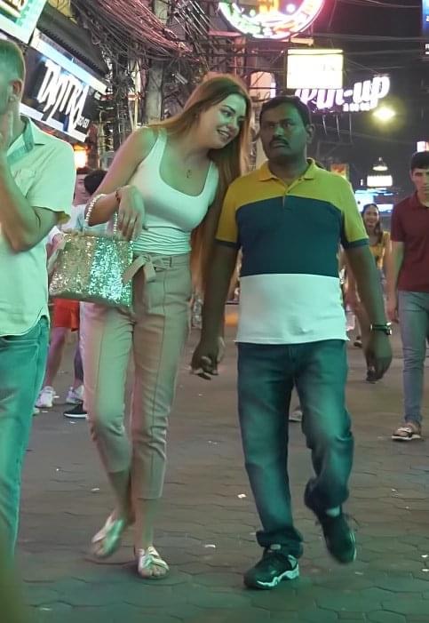 56E00A8E 3038 40AA BEC5 807175D8E8A1