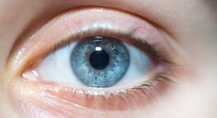 Ojo azul iStock