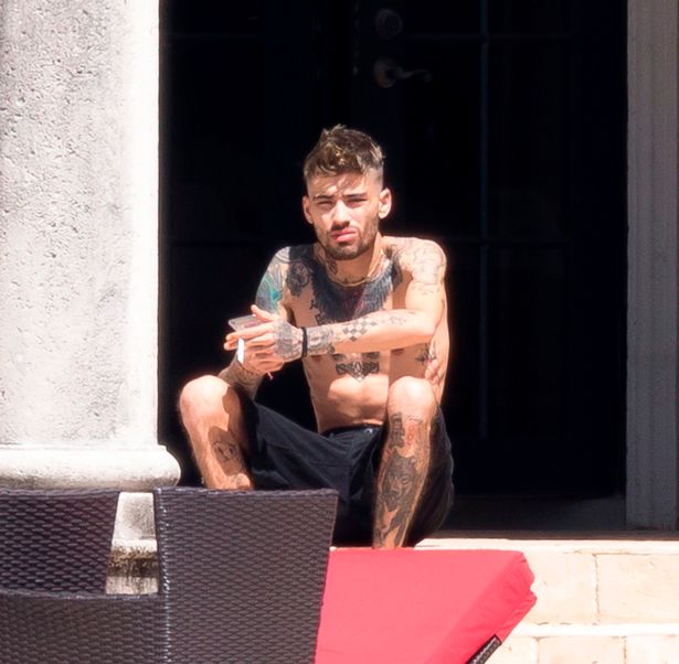 PAY EXCLUSIVE PREMIUM EXCLUSIVE RATES APPLY Lonely and thin Zayn Malik looks forlorn at his Mi