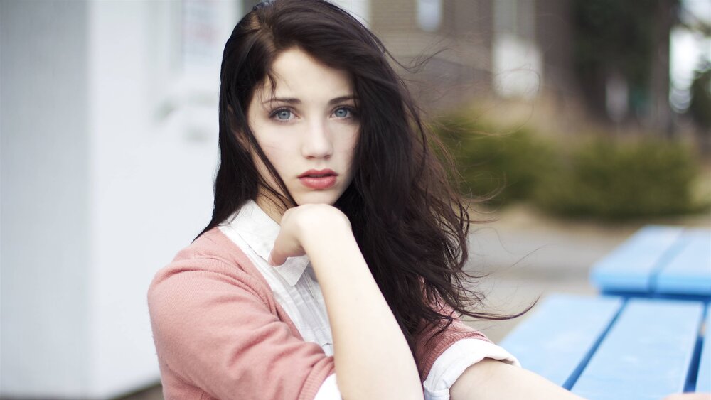 Emily Rudd 03 2560x1440