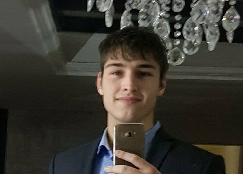 SmartSelect 20200904 174705 FaceApp