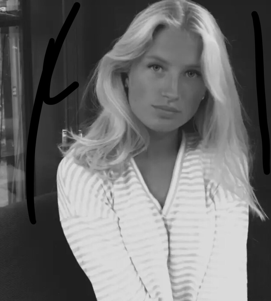 4AE1F35B 55F2 483E B9D7 93D44BF27635