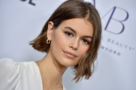 Kaia Gerber Tried to Apply Perfume With a Broken Arm, and the Struggle Is  Real | Allure