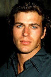 8e385e511e5863477bb8a4a4421b62c8  actor model beautiful eyes