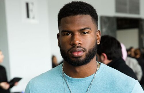 Rexfeatures 9358719d