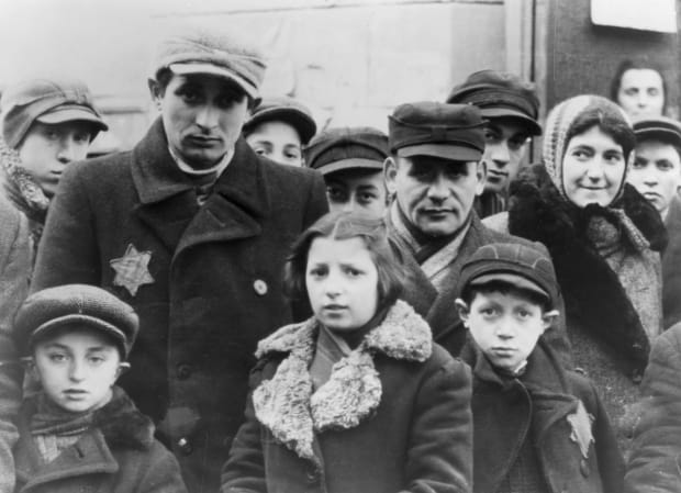 Jews wearing star of david badges lodz ghetto poland 1940 1944