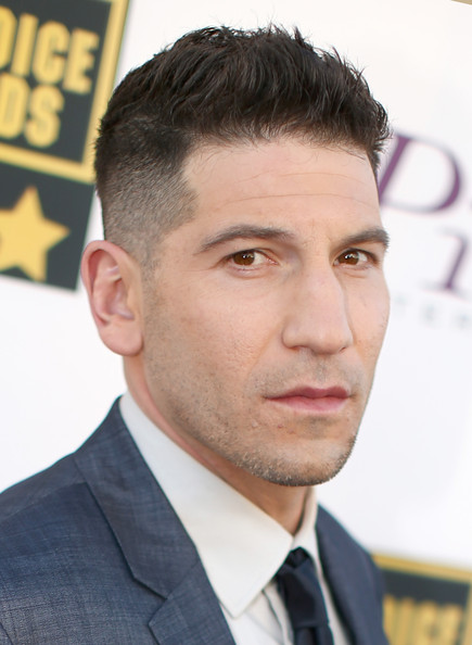 JonBernthalArrivalsCriticsChoiceAwardsunEzzZhVgF1l