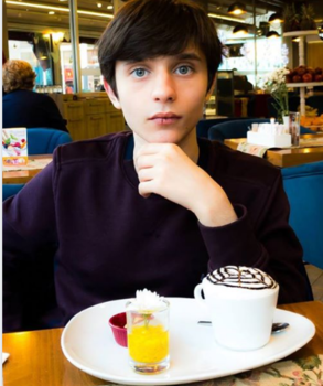 1A00E946 0D81 4B12 9232 5DDBE4D873D3