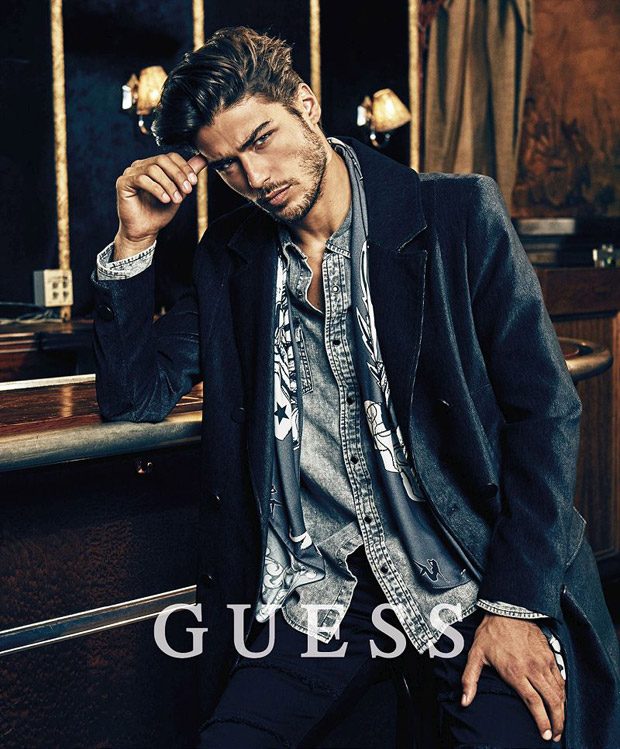 Alessandro Dellisola Guess Holiday 2017 01 620x749
