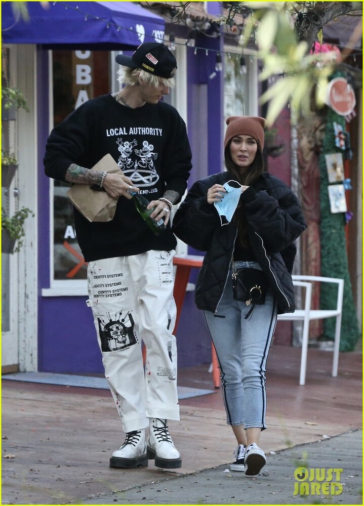 Megan fox food pick up mgk 04