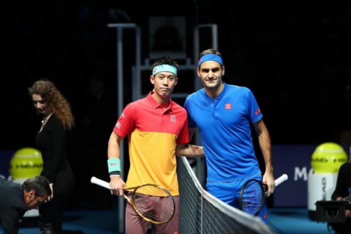 Atp finals kei nishikori sinkt roger federer und macht den sieg