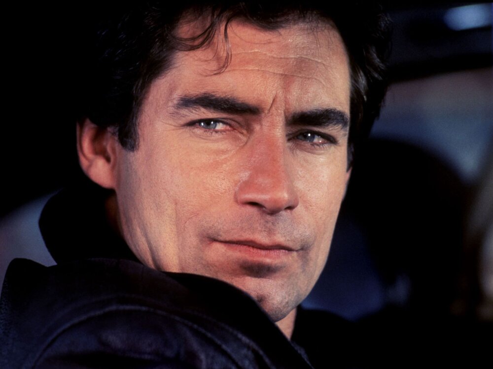 Timothy dalton quel personnage film animation james bond prete voix