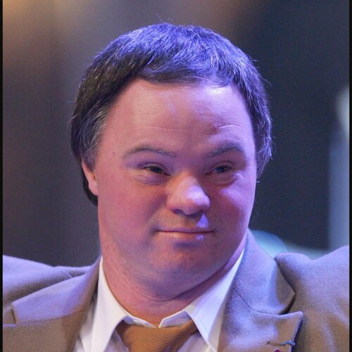 que-devient-pascal-duquenne-l-acteur-trisomique-revele-dans-le-huitieme-jour.jpeg