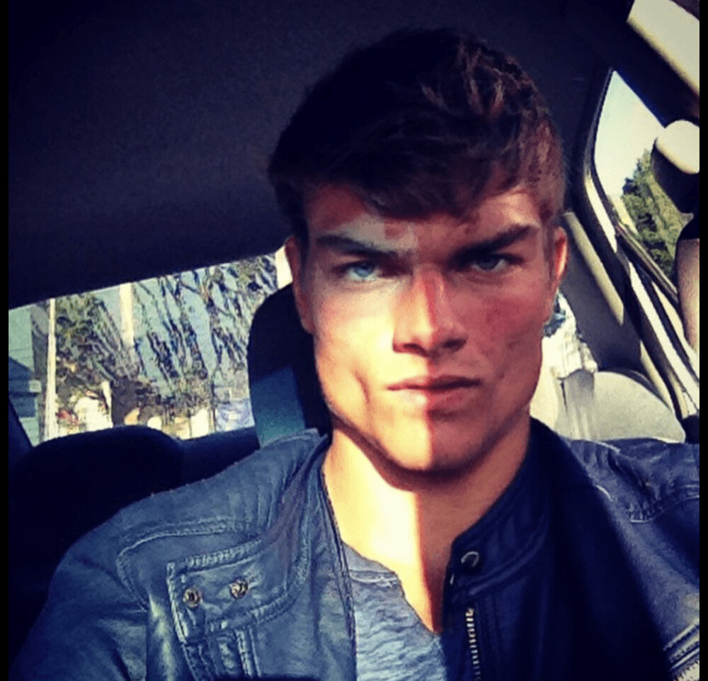 25640563 AAE9 4B31 A5A5 11A784508A19