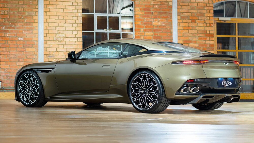 Aston martin dbs superleggera on her majesty s secret service