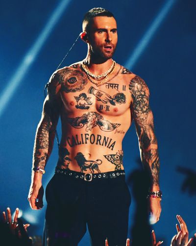 80914e6cd1129e48b6fcde411073e058a6 04 adam levine tattoosrverticalw400
