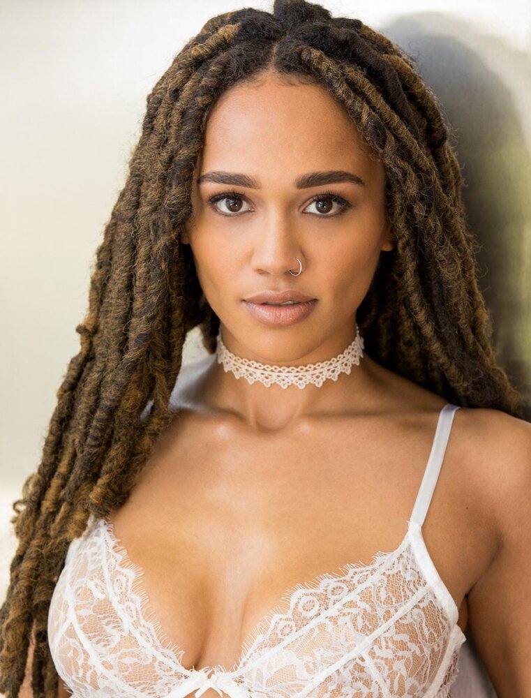 MV5BMzAyNWUxN2YtZDVmNi00NGFlLWEyYWItZWFhMmY1N2NjNmE4XkEyXkFqcGdeQXVyMzM4MjM0Nzg V1 