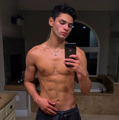 Tumblr pxhleq54Oy1vl7yyro1 500