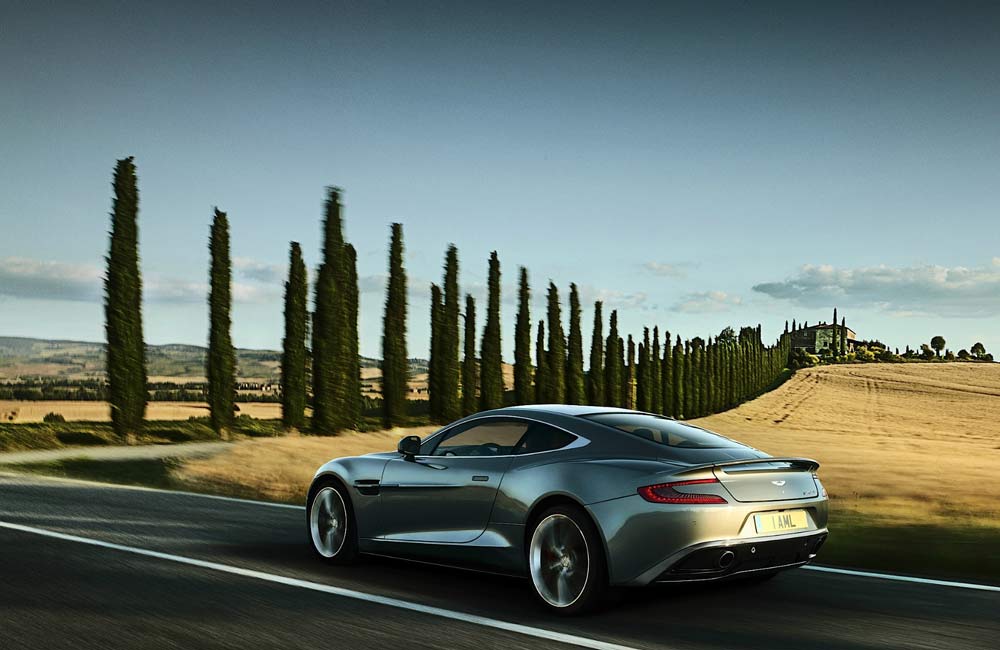 Aston martin vanquish1