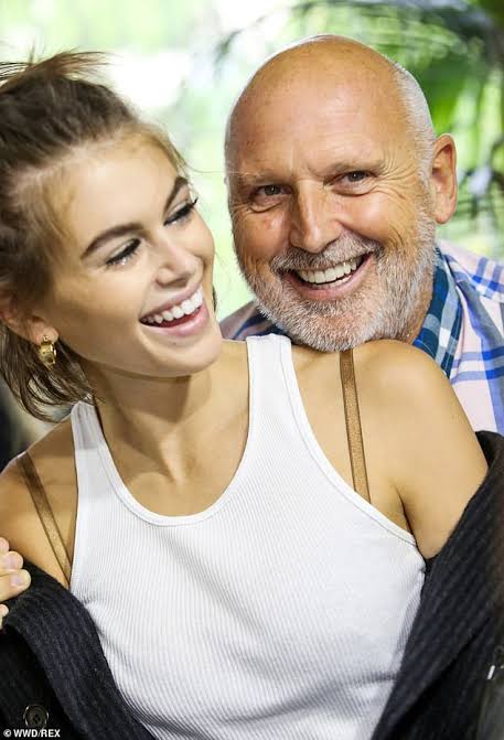 72AFF7AD BE06 4144 9B65 3B38B7CE0D64