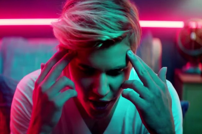 Justin bieber what do you mean vid still 2015 billboard 650 b compressed