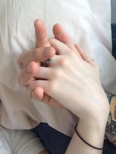 22f4e32d1f8a8121cc9034a3864cf57a  cute things hands