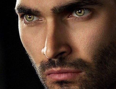 Hazel eyes tyler hoechlin  495x381