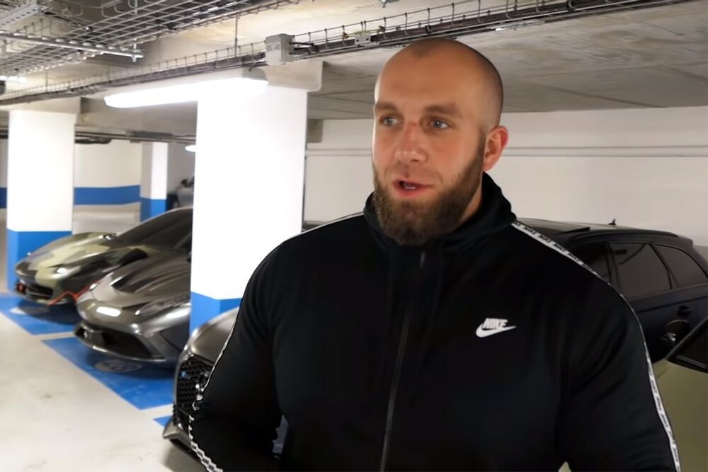 Petit tour dans garage parisien gmk video