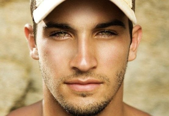 Hazel eyes man 554x381