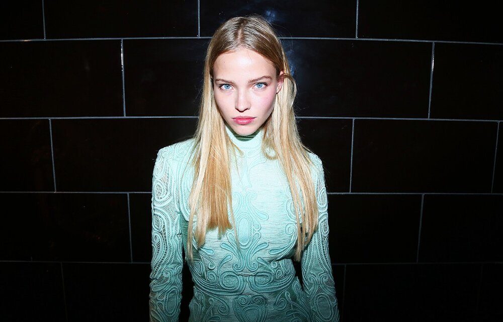 Vzgliad poza model hair aktrisa sasha luss sasha luss figura