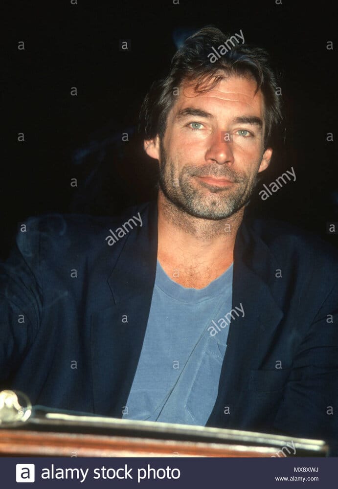 Los angeles ca aout 04 l acteur timothy dalton assiste a la derniere nuit de performance lettr