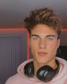 8cd90d998484fd920ffe52873474e939