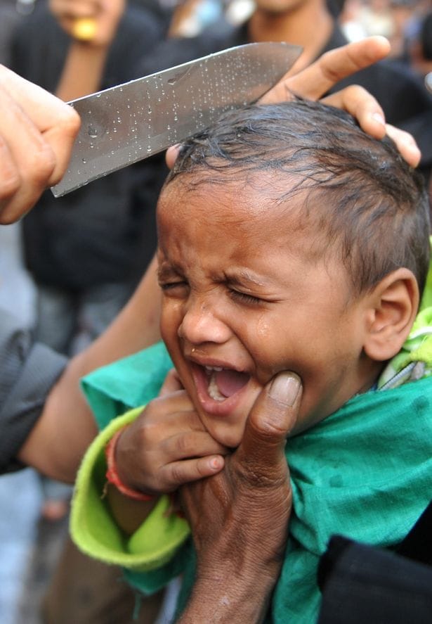 0 An Indian Shiite Muslim cuts the forehea