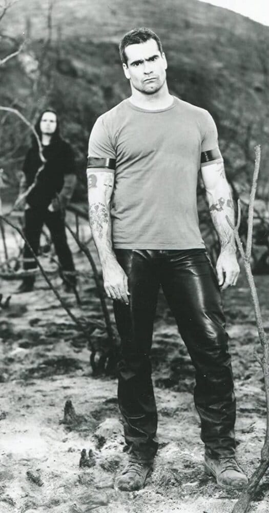 MV5BNGUzOTI2ZTAtMTE2OC00OGJhLTk2OGUtNTI5ZmE0NDBkYWNmXkEyXkFqcGdeQXVyMjUyNDk2ODc V1 UY1200 CR