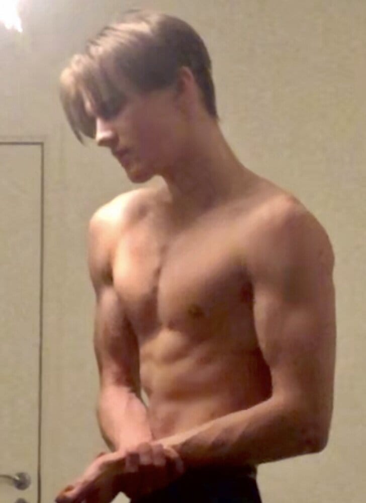 60899664 0310 467A AEDB 1A7960C33B67