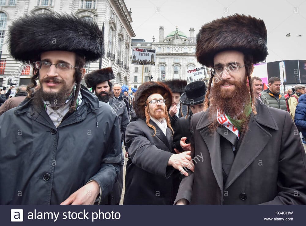 London uk 4th november 2017 hasidic jews join demonstrators taking KG4GHW