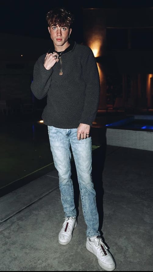 DAE9DB16 05F3 4799 833E 9B697F70C005