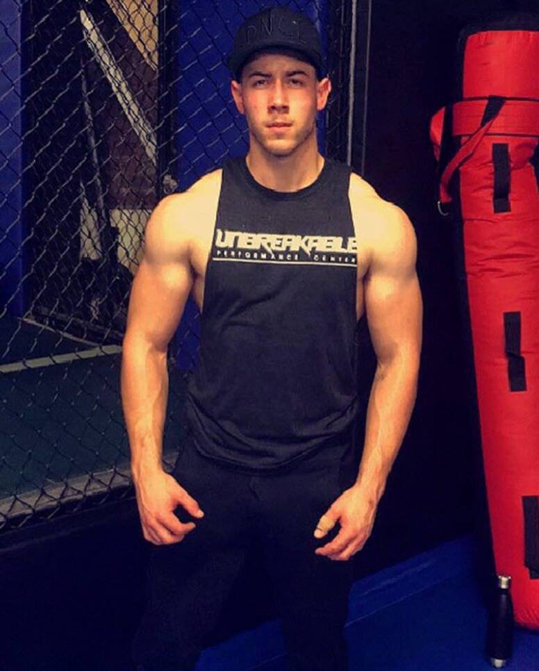 Rs 634x789 170913174002 634 nick jonas mv 91317