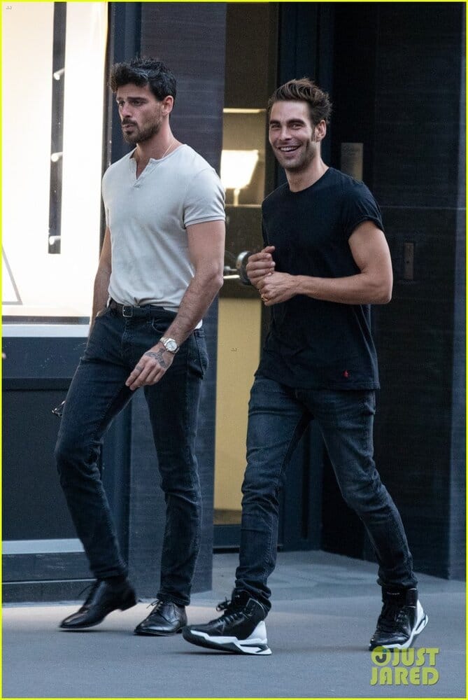 Michele morrone hangs with jon kortajarena in paris 03