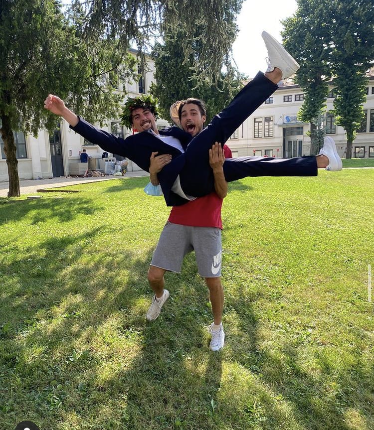 F6CA4247 8883 4A56 B8B7 1BFBFF542D51